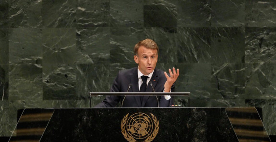 Weisslbj333Leah's tweet photo. ⁉️⁉️⁉️ Macron makes outrageous claim: "Hamas has never operated in the West Bank"

🔹The French President addressed the UN General Assembly, arguing that since the terrorist organization has never operated in the area, there is no reason for violations to occur. 

🔹"What we need is to respect the Palestinian people's legitimate right to exist," Macron said. 

🔹Netanyahu responded to his remarks: "Incomprehensible absurdity; just two days ago, a French citizen was murdered by a Hamas terrorist in Judea and Samaria."
