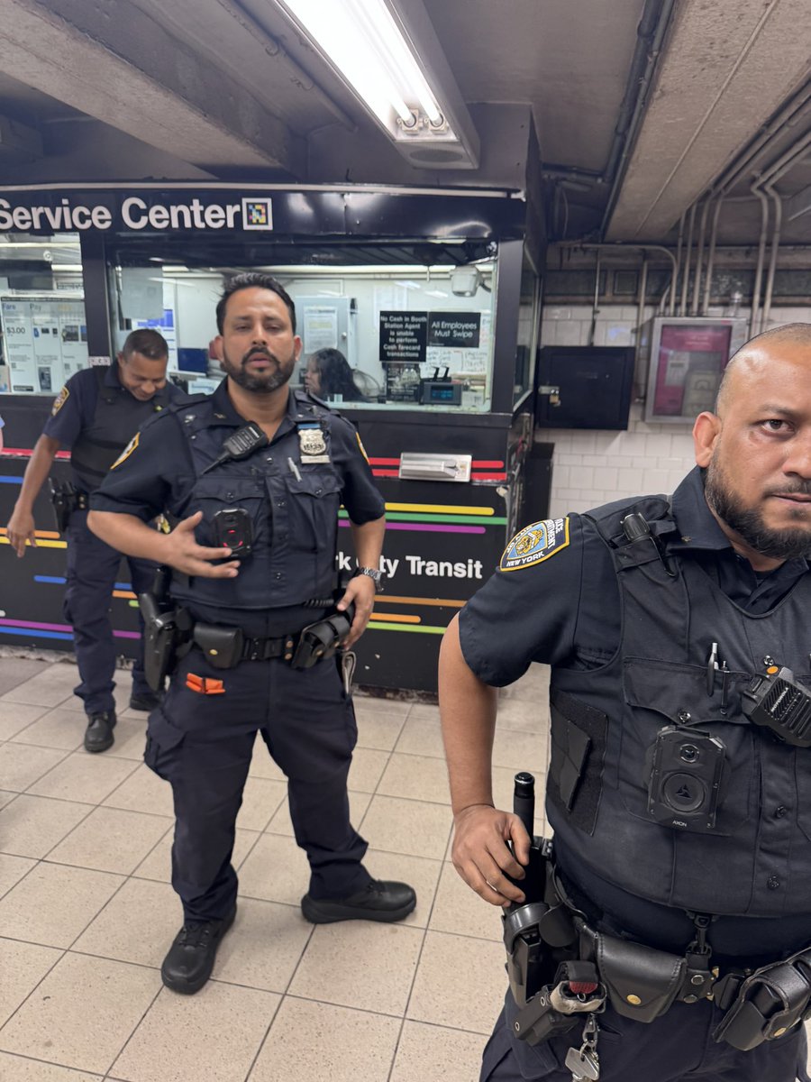 TaylorShubert's tweet photo. Hey @NYPDTransit , some guy was threatening to kill people on the 5 train I rode today. When I got off at 125th to report it to these cops, they told me not to bother them and call 911. What are these people being paid to do? Sit on their phones? @NYPDPC https://t.co/sjWuRt10br