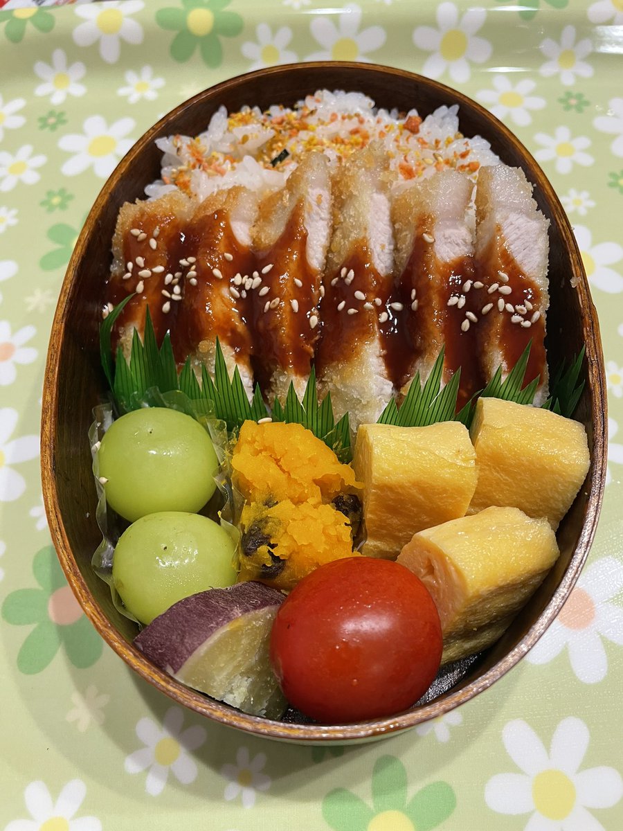 odentotyan's tweet photo. 久しぶりの旦那弁当作り🍱
子どもが産まれてから、旦那の弁当は
お義母さんが作ってくれています。
日々感謝…

久しぶりで詰めるのに悪戦苦闘😵‍💫💦
メインは『トンカツ🐷』

 #お弁当 
 #手作り弁当
 #わっぱ弁当
 #旦那弁当
 #お弁当記録 https://t.co/oGkzIJbAzM