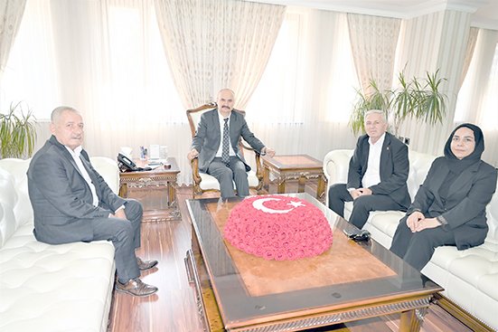 Hasankeyfgzt's tweet photo. CHP İL BAŞKANI ÖZKANAT’TAN VALİ CANALP’E ZİYARET
@CHP_Batman
https://t.co/0NhXQk8mP8 https://t.co/zyHHlGRozs