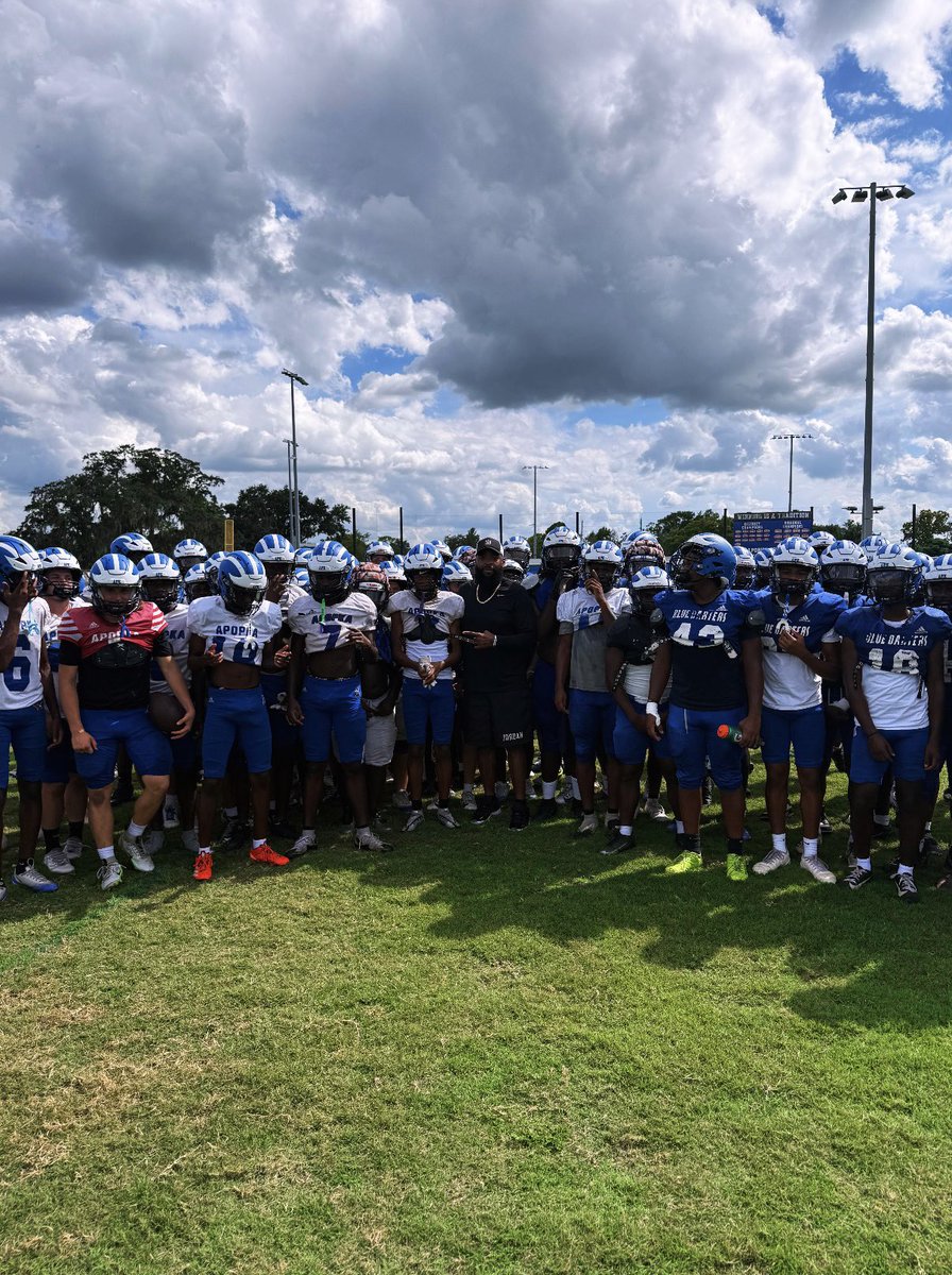 Shep71's tweet photo. BACK where it all BEGAN‼️ Honored to inspire THE Apopka High School @ApopkaFootball  Football team this afternoon. Been all around the world and still bleed BLUE. Thanks Head Coach @APKCoach_Neeson for the opportunity and Coach @iampoohbearmars for the invite. #ShepInspires #KeepTheChange  #APK   #HokaHey #FridayNightLights