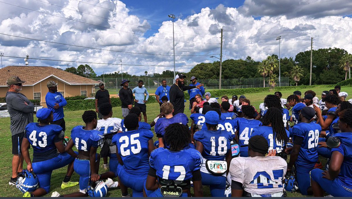 Shep71's tweet photo. BACK where it all BEGAN‼️ Honored to inspire THE Apopka High School @ApopkaFootball  Football team this afternoon. Been all around the world and still bleed BLUE. Thanks Head Coach @APKCoach_Neeson for the opportunity and Coach @iampoohbearmars for the invite. #ShepInspires #KeepTheChange  #APK   #HokaHey #FridayNightLights