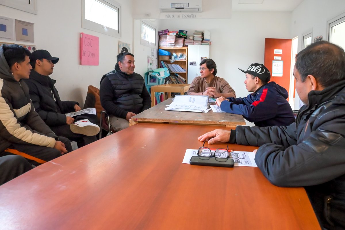 OpisuPba's tweet photo. 💪 ¡Acompañamos el crecimiento de la comunidad!   

🙍‍♂️ Vecinos y vecinas de los barrios Gardel y Pte. Sarmiento de Morón se capacitan en instalaciones sanitarias y albañilería. Los cursos se dictan en articulación con @trabajopba_ipfl para generar una salida laboral real. https://t.co/5To5cqQPFQ
