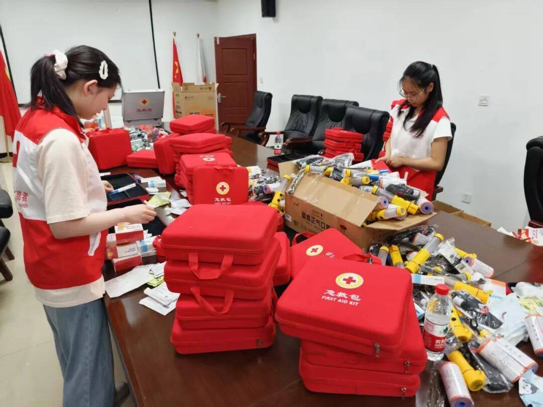 CathernReexk's tweet photo. Voluntario en banco de alimentos hoy: ayudamos a empaquetar 500 canastas para familias necesitadas. Cada pequea ayuda suma, gracias por el apoyo!， https://t.co/sIM0LCb0AX