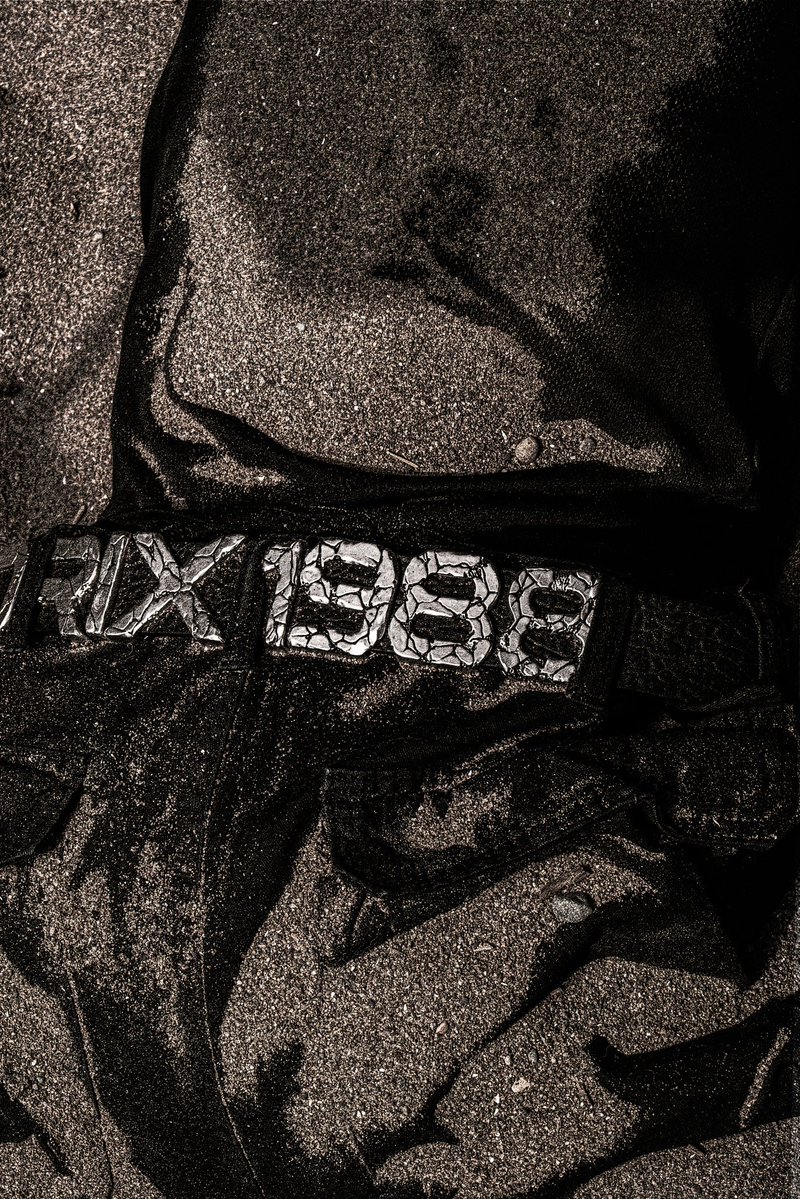 23sznnn's tweet photo. How I shot a campaign for this belt and someone said it can’t  be commercialized 👀 https://t.co/wOSbh3Hauq