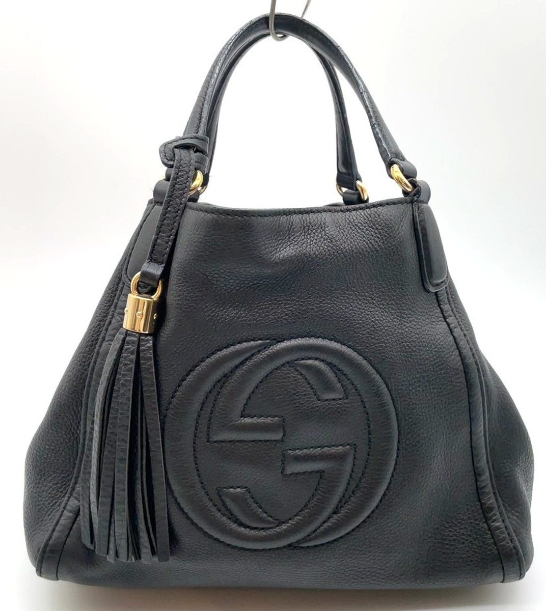 luxurfind's tweet photo. Gucci Soho Interlocking G Leather Black Fringe Handbag
Auction · ends in 8h

Tap the link in our bio to view this item.

#ebaypartner https://t.co/TgLdVsTxWi