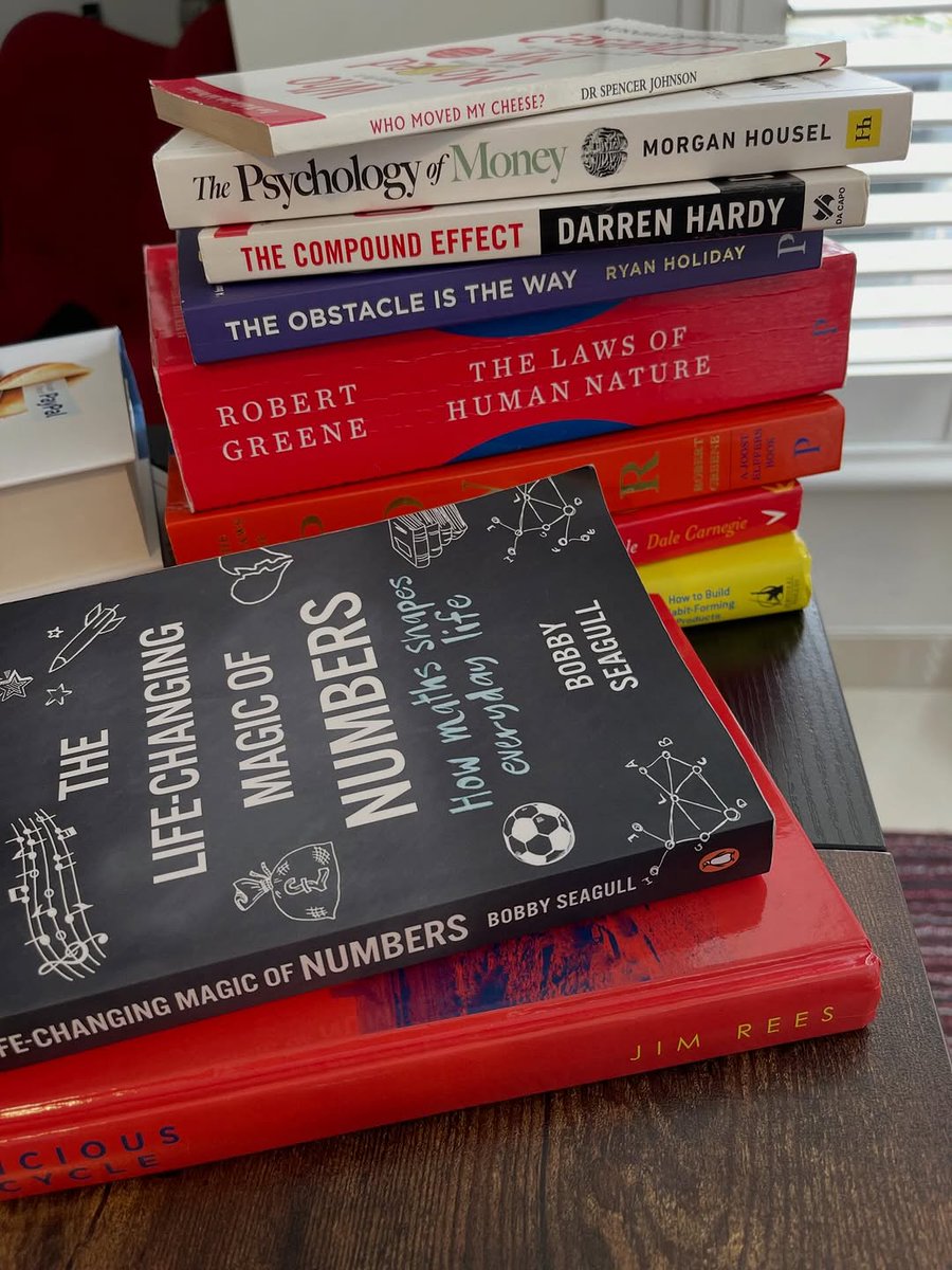 lick_do's tweet photo. A spontaneous dump of books. https://t.co/kPW4QZQcnj