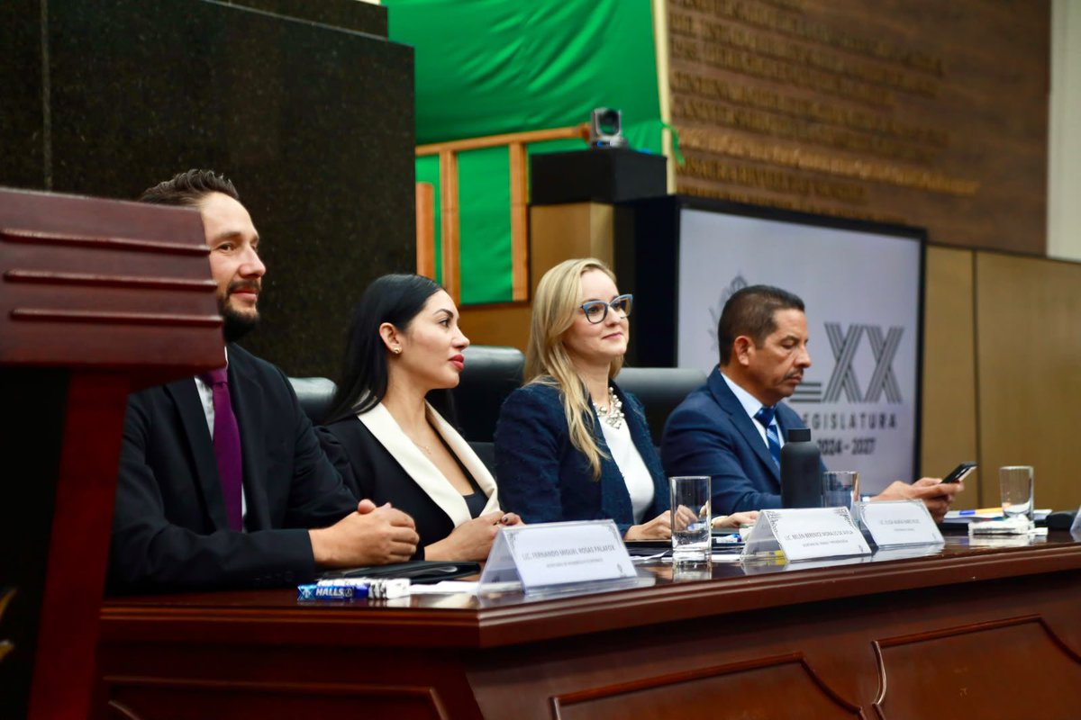 danisotto's tweet photo. En el marco de la Glosa 2026, continuamos con las comparecencias en el Congreso del Estado, correspondientes al Eje 2 “Durango Competitivo, Próspero y de Oportunidades”. 🤝🏻

Hoy escuchamos y dialogamos con las y los titulares de las dependencias que impulsan el desarrollo económico, el campo, el turismo y las oportunidades laborales de nuestro estado:

🌾 Jesús López, Secretario de Agricultura y Desarrollo Rural.
📈 Fernando Rosas, Secretario de Desarrollo Económico.
👷🏻‍♀️ Belén Morales, Secretaria del Trabajo y Previsión Social.
🌄 Elisa Haro, Secretaria de Turismo.

Desde el Congreso seguimos dando seguimiento a las acciones y resultados que contribuyen a construir un Durango con más oportunidades, crecimiento y bienestar para todas y todos. 💚