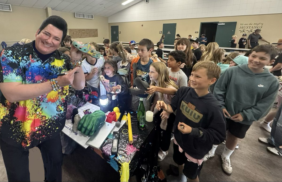RetroBill's tweet photo. 😎👍 “THUMBS UP” to the awesome Students and Staff at Monterey Road Elementary School in Atascadero, California ( @atasusd). It was an absolute delight to return to your school this week and deliver my uplifting, engaging and entertaining messages to the Monterey Road TK through 5th Grade “MUSTANGS!” 🐎 💨 

MUSTANGS, 🫵you may have set the all-time record for the number of shoes I autographed at a single school! 👞 ✍️ 👟 ✍️ 🥾 ✍️ And I was HONORED to do so!

THANK YOU to Principal Jen Isbell and your Staff for inviting me back to speak to your Students regarding CORE VALUES, including:

RESPECT
EMPATHY
SAFETY
DIVERSITY 
FORGIVENESS
BEING PROACTIVE
BEGIN WITH THE END IN MIND
TAKE OWNERSHIP
BE A LEADER
PEACE BUILDING
FORGIVENESS 
CITIZENSHIP 🇺🇸 

SPECIAL THANKS to:
CA Central Coast COPS 'N KIDS, Inc. for generously sponsoring my Presentations and the leave-behind Limited Edition RETRO BILL Trading Cards!

@SLOSheriff SRO Deputy and California Central Coast COPS ‘N KIDS Board Member Susy Corriea for co-ordinating my appearance!

#MotivationalSpeaker 🎤 
#CopsNKids
#LivinginGratitude
#ThankfulForTheGiftOfLife 🎁
