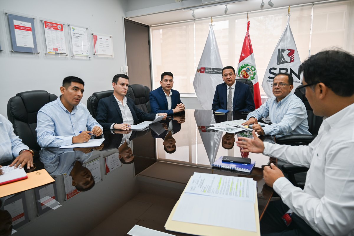 sbn_peru's tweet photo. ✅#SBNInforma
☝Una reunión de trabajo sostuvieron el Superintendente de la SBN, Angel Manero y el diputado Marco Pacheco, en la que se analizó la situación física y legal de un predio estatal en el Rímac, para destinarlo como un nuevo espacio para la comisaria del sector. https://t.co/tJ9CScoG41