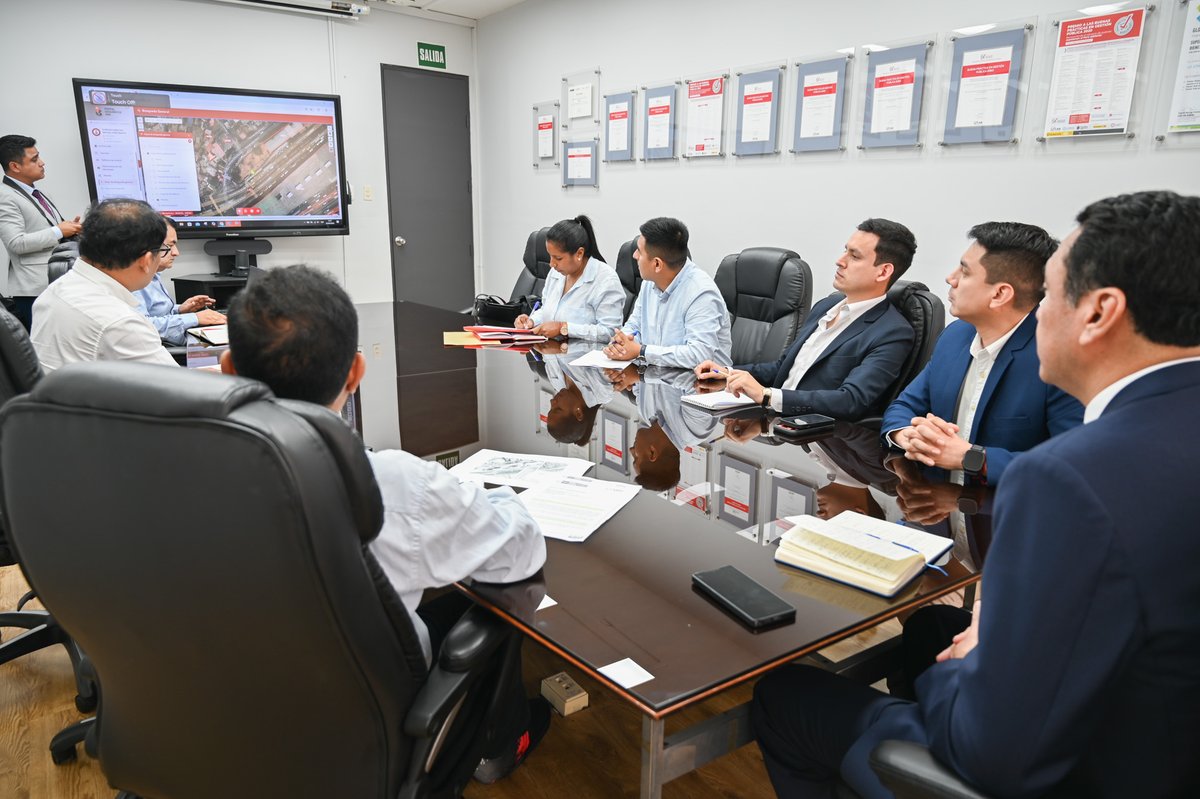 sbn_peru's tweet photo. ✅#SBNInforma
☝Una reunión de trabajo sostuvieron el Superintendente de la SBN, Angel Manero y el diputado Marco Pacheco, en la que se analizó la situación física y legal de un predio estatal en el Rímac, para destinarlo como un nuevo espacio para la comisaria del sector. https://t.co/tJ9CScoG41