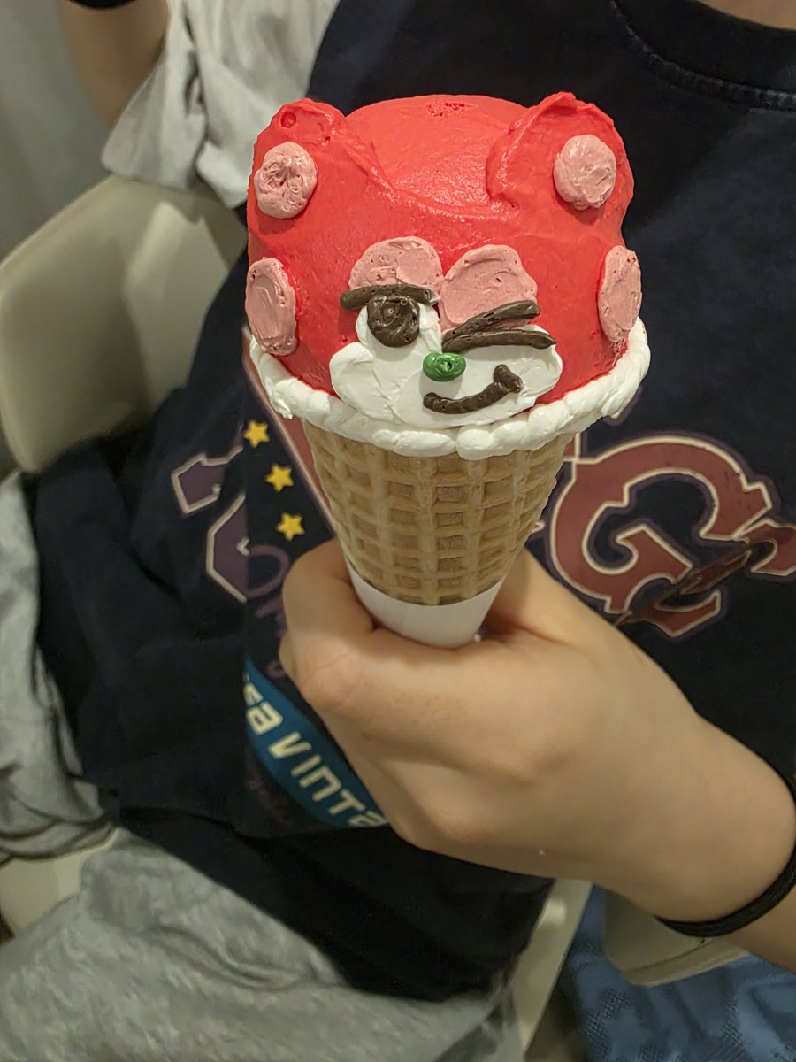 BRIIZELOVEYOU's tweet photo. 나중에 덕메들하구 부산오면 이거 하나씩 쫘라락 맞춰서 바다에서 사진찍고 싶구망

비주얼도 예쁜데 맛도 맛있다!추천🧡👍 https://t.co/ydEvO7nG1O