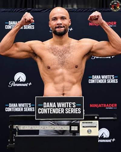 GlobalCageMMA's tweet photo. Damian Piwowarczyk (11-4) -125 Vs Emilio Quissua (8-0) +105 

Fight Pick: Quissa 

Piwowarczyk is an absolute giant for this weight class at 6’6 and he is a very durable fighter in the cage. He can take some shots and keep going at you but isn’t very technical himself just looking for huge power shots. Quissa is the opposite striker here he looks for his shots and doesn’t just run on looking for a canon shot to knock you straight out. He will pick you apart with his more rangy and technical shots. 

Betting Pick: O 1.5 Rds -130

#MMA #UFC #DWCS