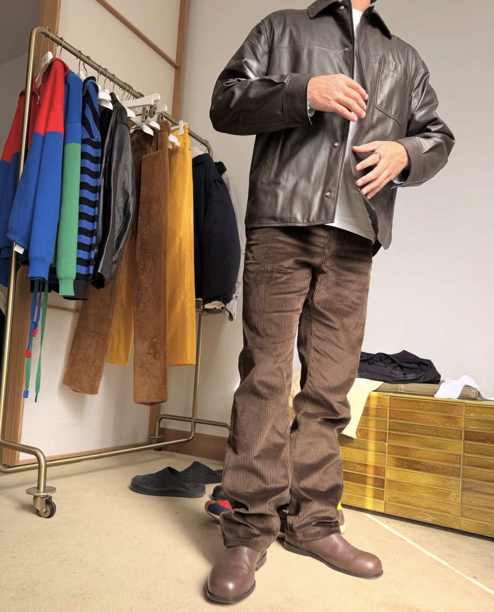 vogueferran's tweet photo. a clearer fitting posted by joan for ferran boots in the archive are not the same but will update after fashion week as these boots are likely part of LOEWE's new collection https://t.co/kMc5pnjvA6