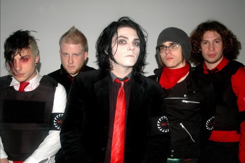 xfrikey's tweet photo. @amazingviolet_ dude im so Ass at chemistry cus i can Never focus cus all i Think of is hit American rock Band my Chemical romance. https://t.co/vmqg0GZRZu