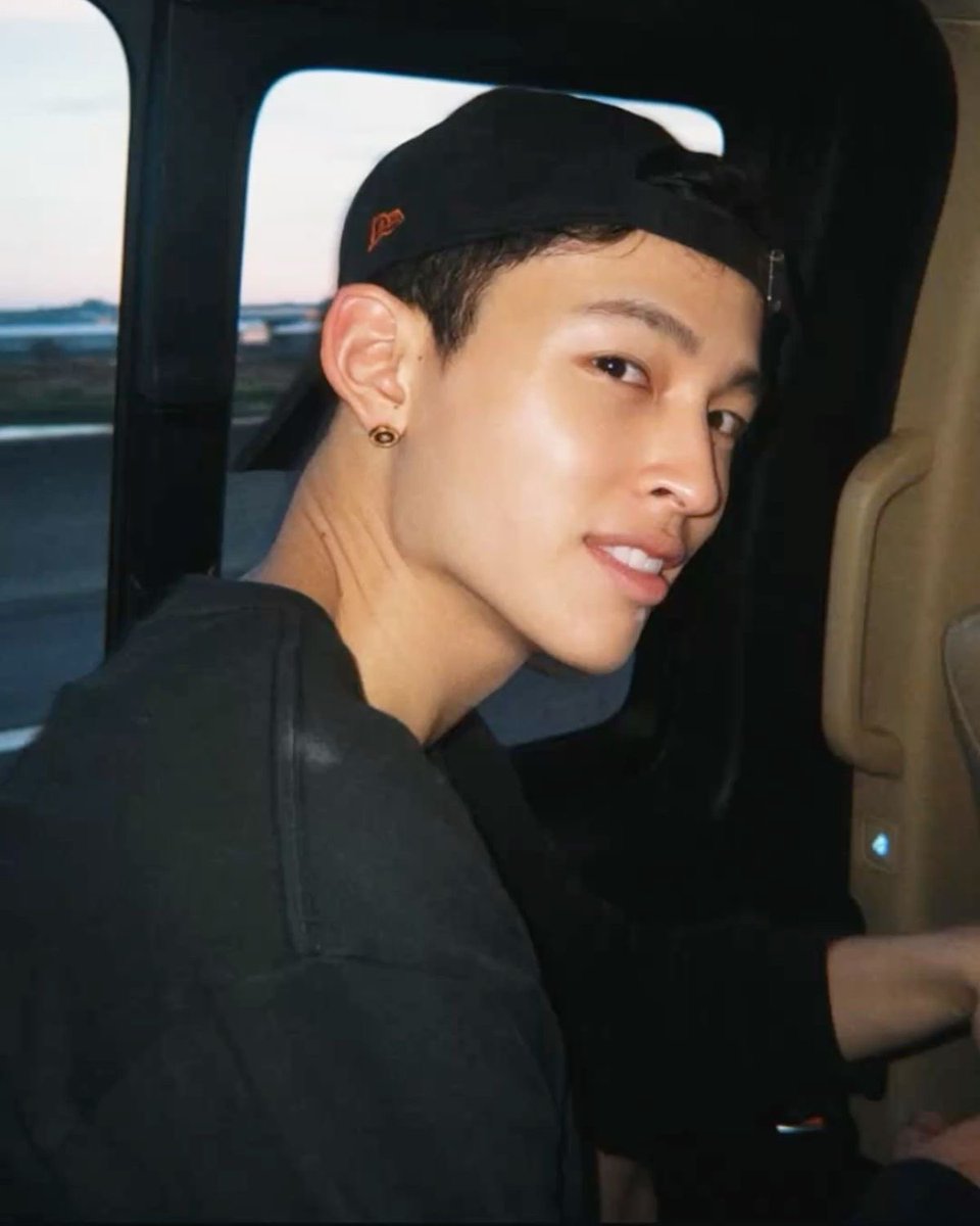 buzunkalbii's tweet photo. phuwin’s boyfriend https://t.co/UjLCaiHUDr