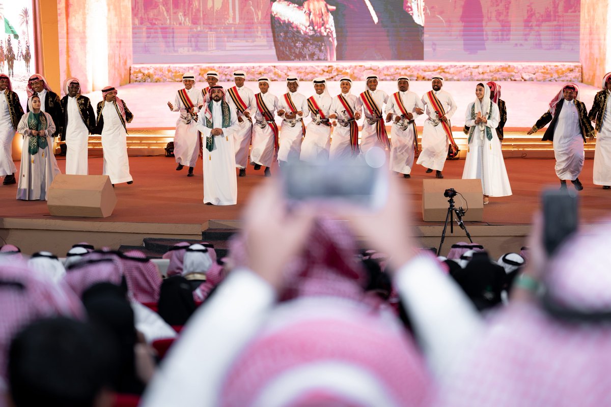 jazangov's tweet photo. سمو أمير منطقة جازان 
#محمد_بن_عبدالعزيز
يرعى احتفال أهالي المنطقة بـ #اليوم_الوطني_السعودي، الذي نظمته #إمارة_جازان بالتعاون مع #أمانة_جازان.

#عزنا_بطبعنا https://t.co/GhdMBH1utT