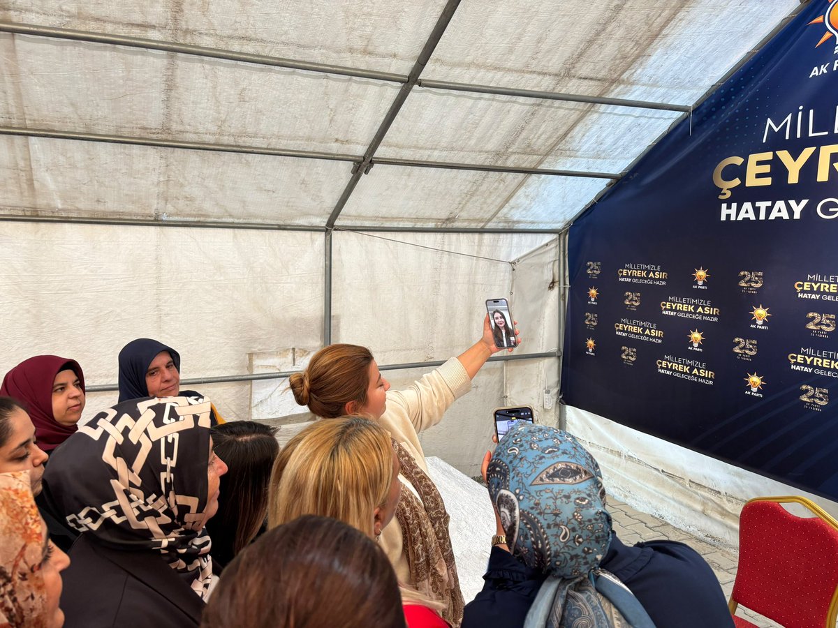 avfatmagulcalim's tweet photo. 📍 AK Parti Hatay İl Başkanlığı

İl Koordinatörümüz, MKYK Üyemiz Sn.Tuba ÖZDEMİR’in toplantımıza Zoom üzerinden katılımıyla, İl Başkanımız Sn.Mustafa ERDOĞAN’ın teşrifleriyle haftalık olağan İl Kadın Kolları Yönetim Kurulu Toplantımızı gerçekleştirdik.

Kadınların dokunduğu her yerde emek, yükselttiği her yerde güç var. Bizim hikâyemizde kadın emeği, kadınların gücü var.