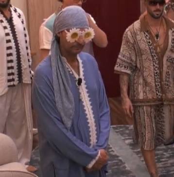 ldb_it's tweet photo. Simone Annicchiarico è ORO COLATO per questo #gfvip https://t.co/fTS1UO6vey