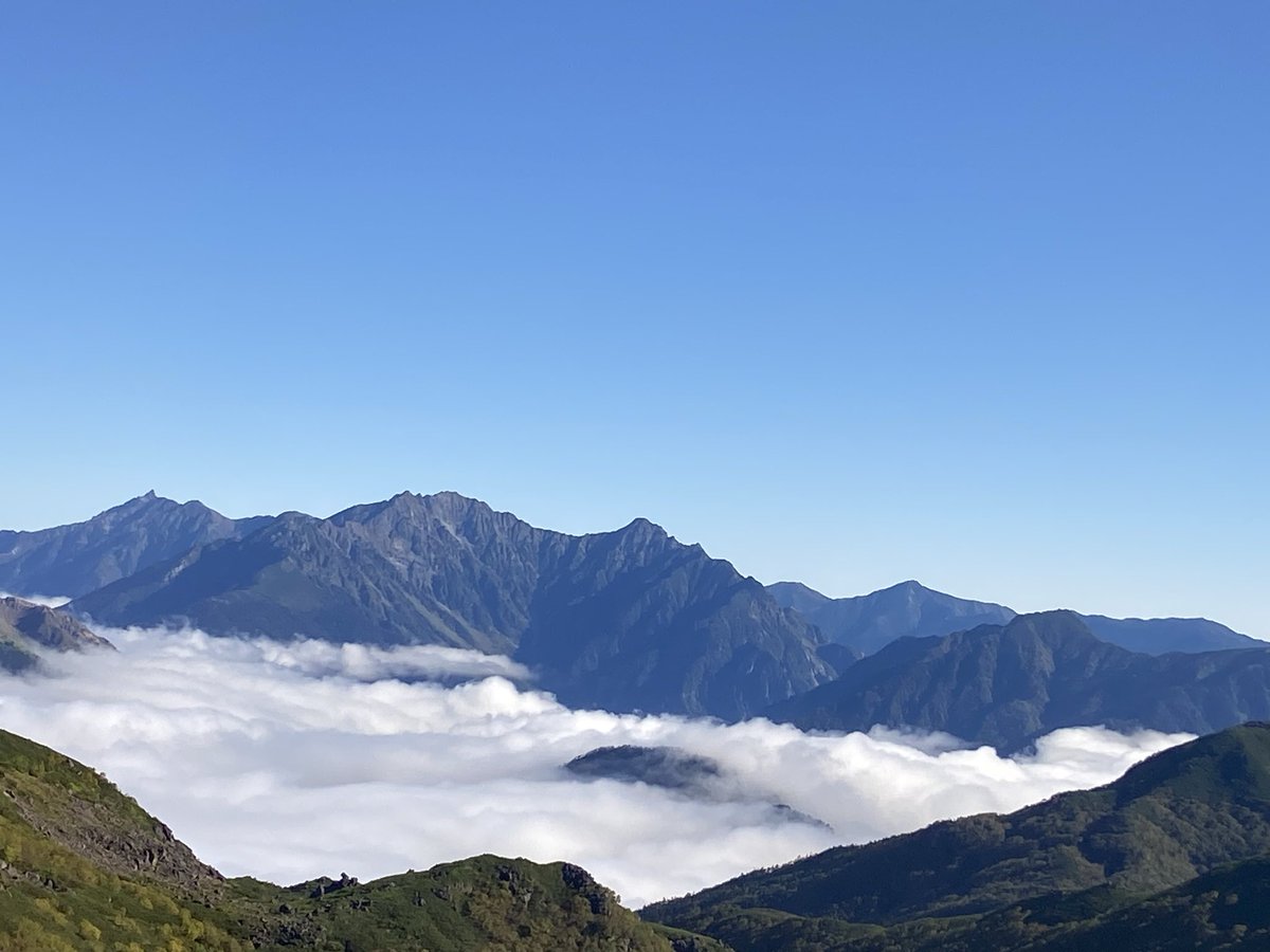 tmk_a_0809's tweet photo. こんな景色見てきた✨️

#剣���峰3026m
#乗鞍岳
#雲海 https://t.co/lcByjoiLXj