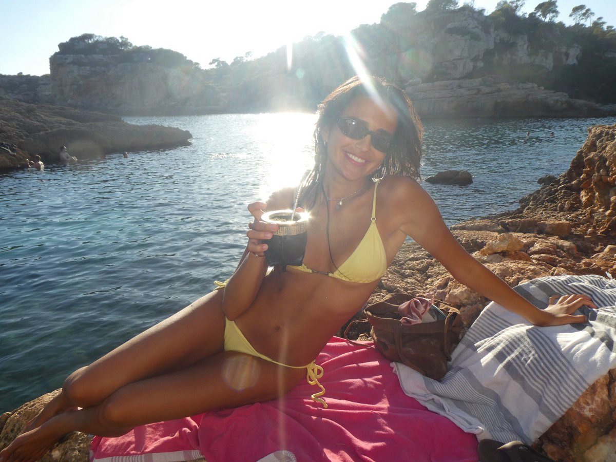 MRUpdating's tweet photo. Maia Reficco in Mallorca recently. https://t.co/sfgki1US1l