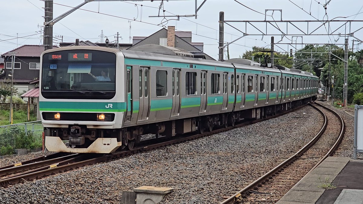 115aycg's tweet photo. @hinyagiku 木下では1番線で発着が行われてました！木下以外の駅は通常通りのホーム発着だと思いますー
2編成しか居ないため朝は運休になる列車が数本発生した模様で https://t.co/B9mubEfWgw