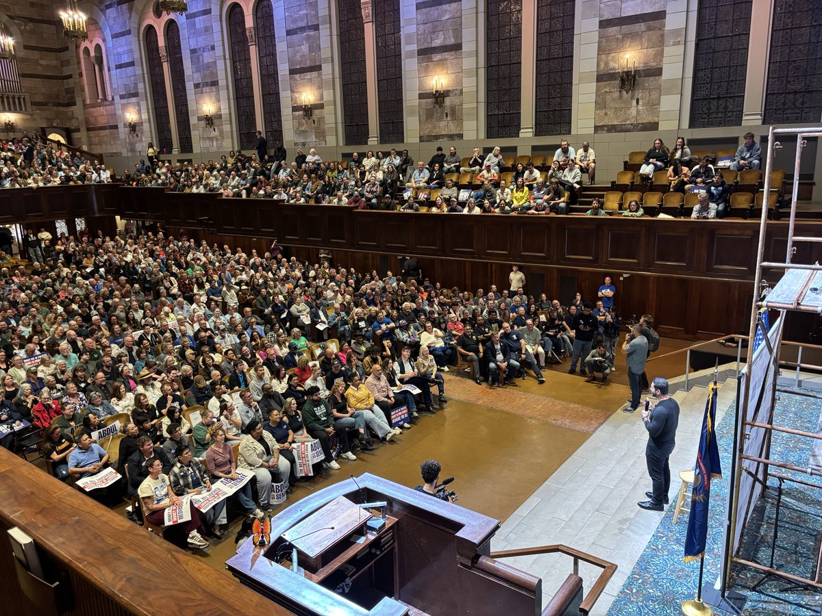 ColeWozniak's tweet photo. 1400+ Michiganders out rallying for @AbdulElSayed in Grand Rapids—biggest event so far in the general election. 

Mike Rogers could never. https://t.co/GCCqlbkgf1