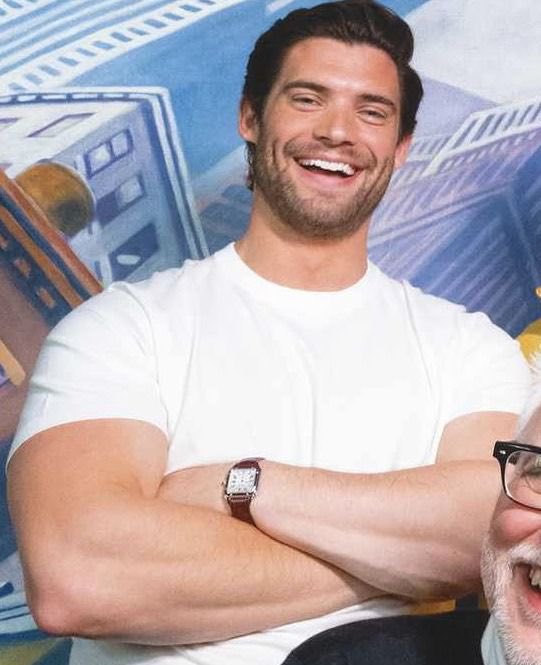 newscorenswet's tweet photo. David Corenswet’s arms difference before and after Superman is crazy https://t.co/qcEVEmgKOU