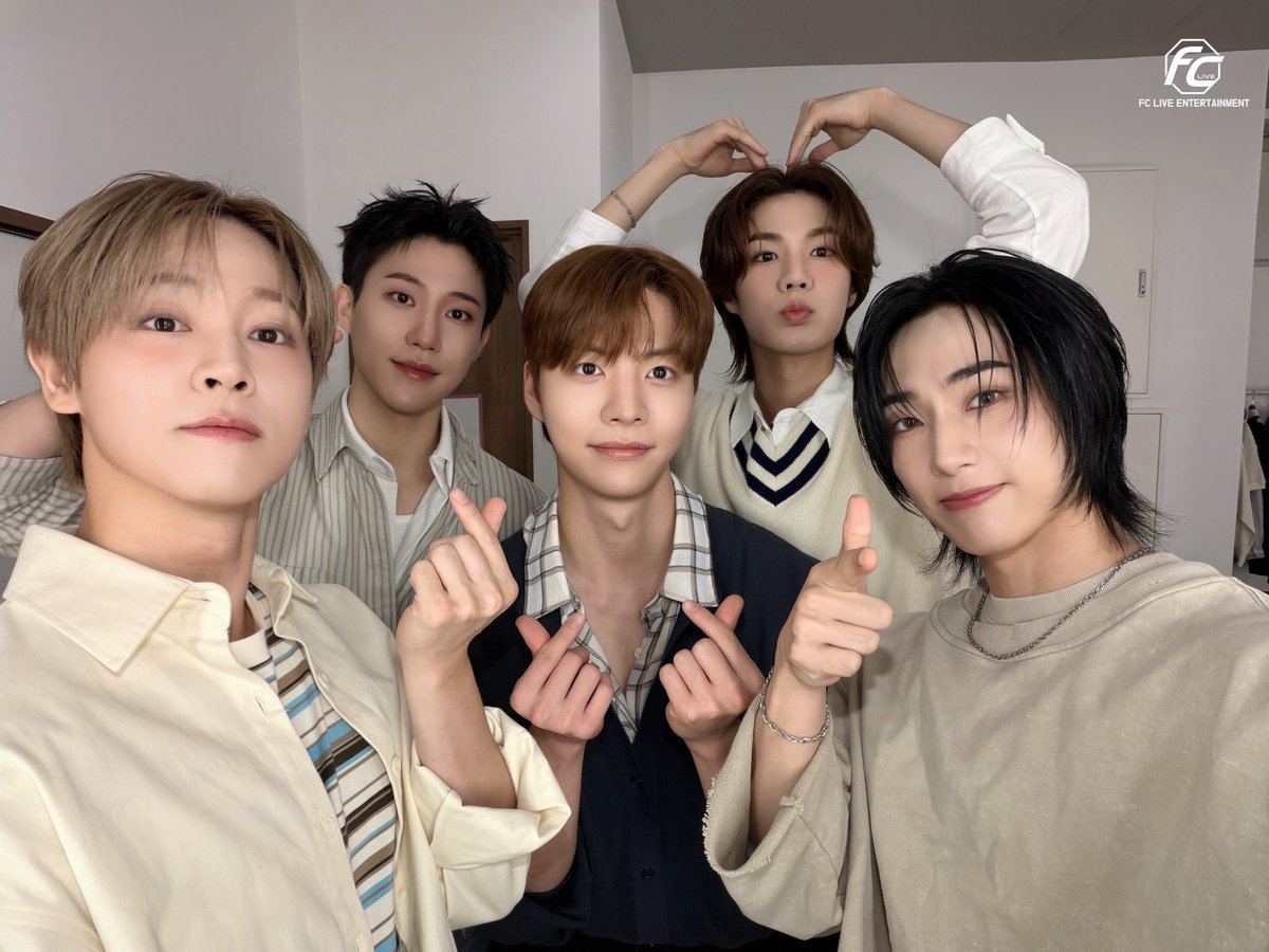 FCLIVE_official's tweet photo. #ASC2NT 2nd Mini Album [Still with you] JAPAN RELEASE EVENT

🗓️9月23日(水・祝)
1部 14:00-
2部 16:30- ✍️韓国式団体サイン会
3部 18:00-
📍iBIG HALL

🌟ミニライブはフリー観覧OK！
写真も動画も撮影可能です！🎥✨️

#アセント と一緒に、今日も楽しい瞬間をたくさん作りましょう🤍

🔗詳細はこちら
https://t.co/jQm2pXVWOf

#어센트