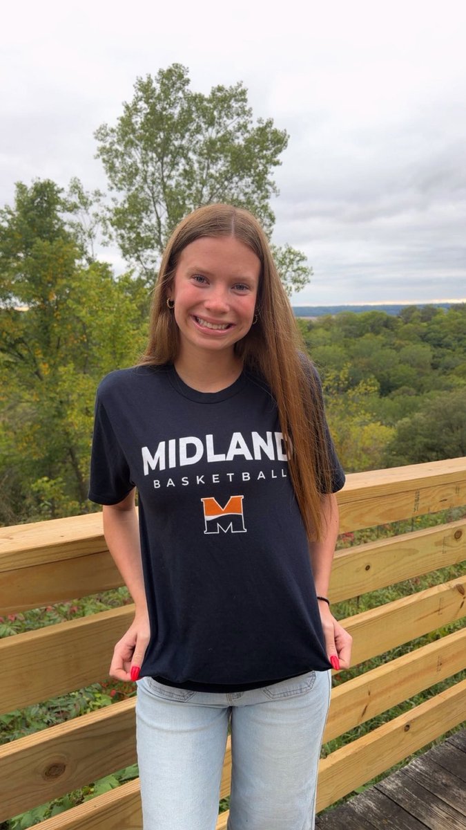 AinsleyRob94337's tweet photo. I am very excited to announce my commitment to further my academic and athletic career at Midland University! Thank you to Coach Cam and Coach Natalie for this opportunity!! Go Warriors!!🧡💙 @Midland_WBB @theUgirlshoops https://t.co/6aWjXxnM5B