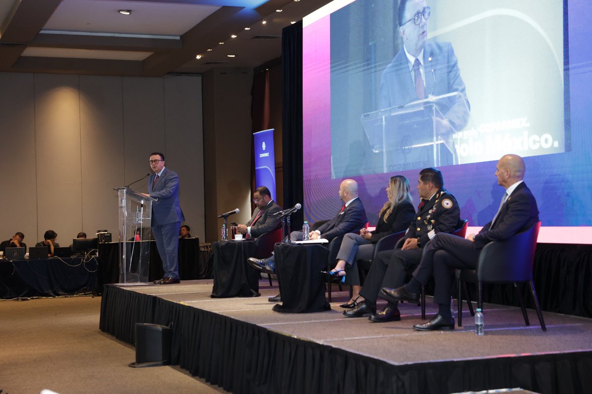 Coparmex's tweet photo. 🛡️ Inauguramos el #ForoDeSeguridad2026: Responsabilidad Empresarial por un México en Paz, un espacio de diálogo entre el sector empresarial y las autoridades para fortalecer la colaboración y conocer herramientas que contribuyan a la prevención y atención de situaciones de seguridad.

🤝 Participaron nuestro Presidente Nacional, @jsierraalvarez; @penunuri_jorge, Presidente de la Comisión Nacional de Seguridad y Justicia de COPARMEX; Diputada @JessiSaiden, Presidenta de la Comisión de Seguridad Ciudadana de la @Mx_Diputados; así como Omar Reyes Colmenares, Títular de la UIF (@PLD_UIF); @guerrerochipres, Coordinador General del @C5_CDMX  y Héctor Ortiz Caletty, General de Brigada de la @GN_MEXICO_.