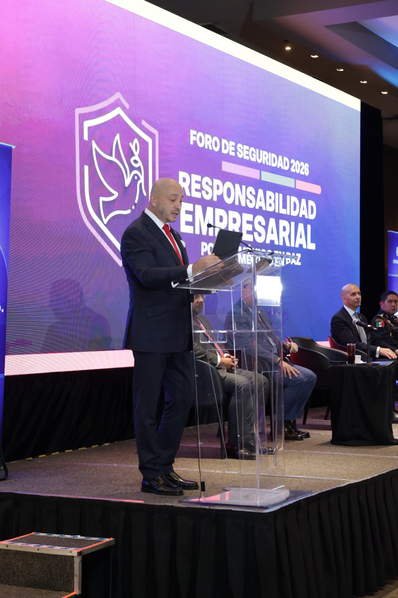 Coparmex's tweet photo. 🛡️ Inauguramos el #ForoDeSeguridad2026: Responsabilidad Empresarial por un México en Paz, un espacio de diálogo entre el sector empresarial y las autoridades para fortalecer la colaboración y conocer herramientas que contribuyan a la prevención y atención de situaciones de seguridad.

🤝 Participaron nuestro Presidente Nacional, @jsierraalvarez; @penunuri_jorge, Presidente de la Comisión Nacional de Seguridad y Justicia de COPARMEX; Diputada @JessiSaiden, Presidenta de la Comisión de Seguridad Ciudadana de la @Mx_Diputados; así como Omar Reyes Colmenares, Títular de la UIF (@PLD_UIF); @guerrerochipres, Coordinador General del @C5_CDMX  y Héctor Ortiz Caletty, General de Brigada de la @GN_MEXICO_.