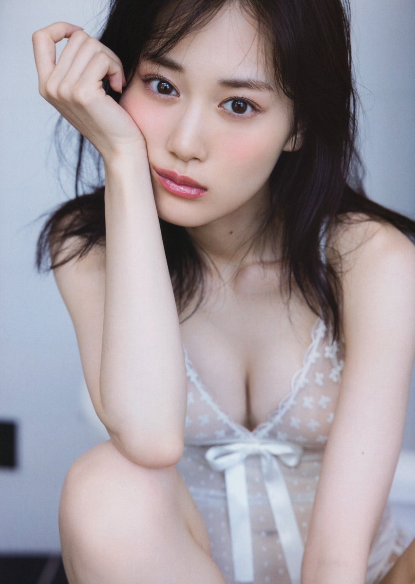 2rps2w's tweet photo. 山下美月のセクシーショット😍

#山下美月　#元乃木坂46
#乃木坂46   #アイドル https://t.co/wBg0dfzXiv