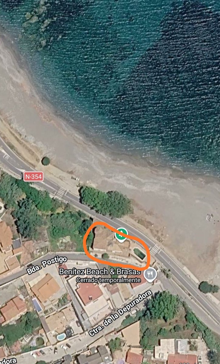 meisilio's tweet photo. @navedelmisterio Esta casa sale de fondo en muchas conexiones que hacen con la playa del trampolín. ¿Le podéis preguntar a Antonio sobre ella? https://t.co/xLp4fOQapJ