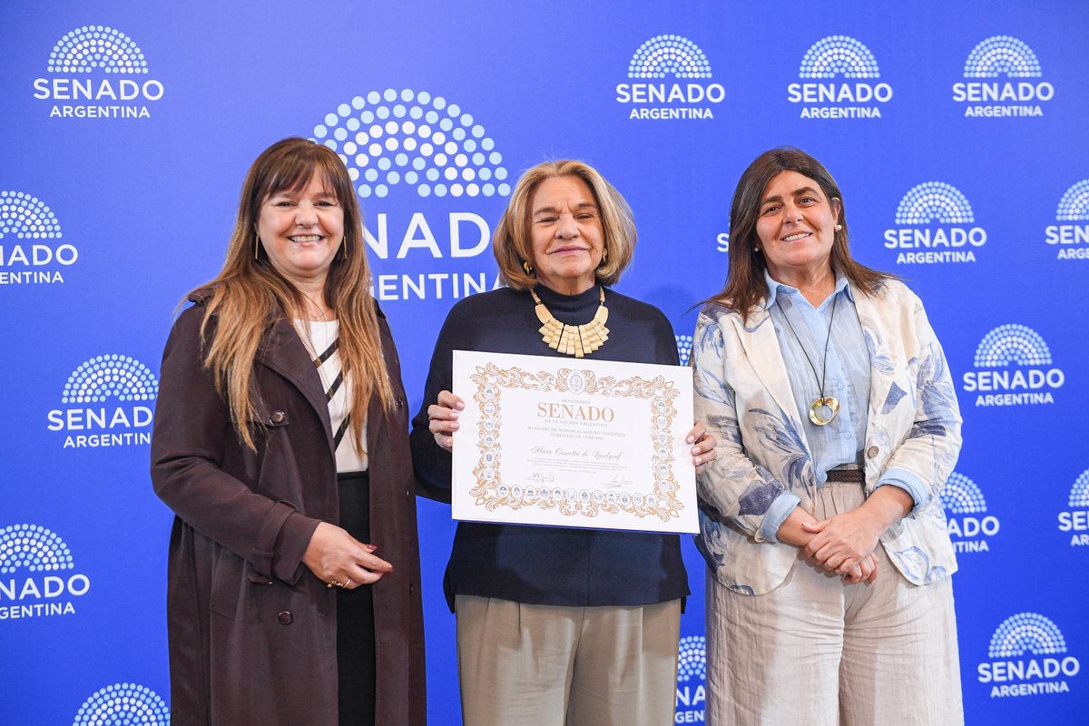 gvalenzuelaok's tweet photo. Desde 1992, Alicia Cometta de Landgraf abre las tranqueras de su estancia, La Rosita, para recibir huéspedes que buscan descansar en un entorno natural, campestre y elegante.

Ella, pionera en la promoción del turismo rural de #Corrientes, recibió una Mención de Honor del Senado. https://t.co/6pyPli2VjD