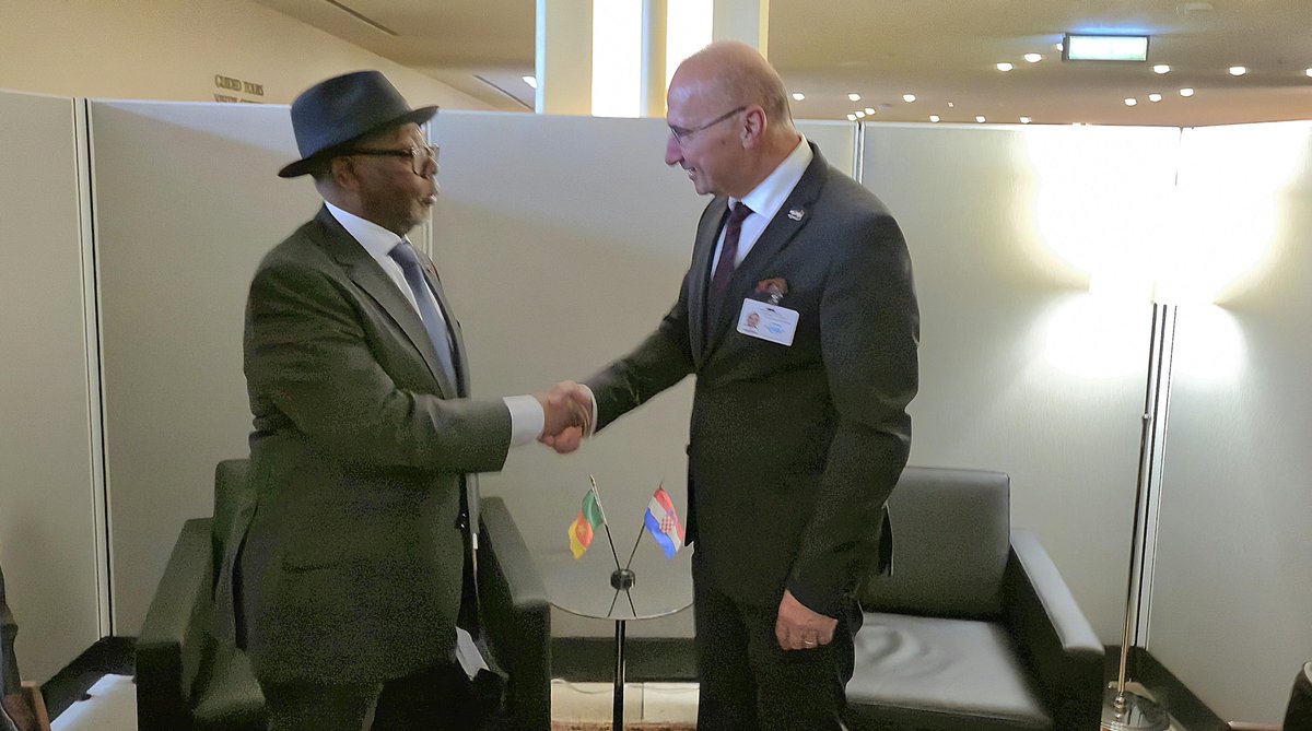 MFA_Croatia's tweet photo. 🇭🇷🤝🇨🇲 Minister @grlicradman held the first bilateral meeting at ministerial level with Cameroon’s Minister of External Relations Lejeune Mbella Mbella on the margins of #UNGA81.

They discussed strengthening political and economic cooperation, with particular potential in maritime affairs, energy, agriculture, digitalisation and infrastructure.

The ministers also exchanged views on regional security and stability in Central Africa, as well as on opportunities to deepen cooperation between Croatia, Cameroon and the European Union.