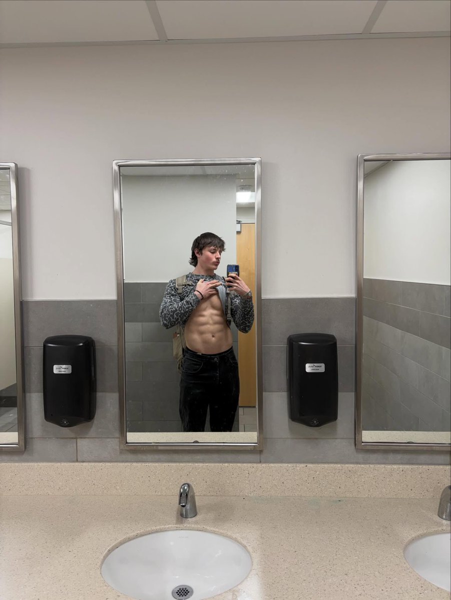 TwinkWreckology's tweet photo. This boys body and dick have had a chokehold on me for quite some time 🤤 #bwc #hung #muscle #twink #twunk #chudai #wataa https://t.co/z6nnqVhsjB