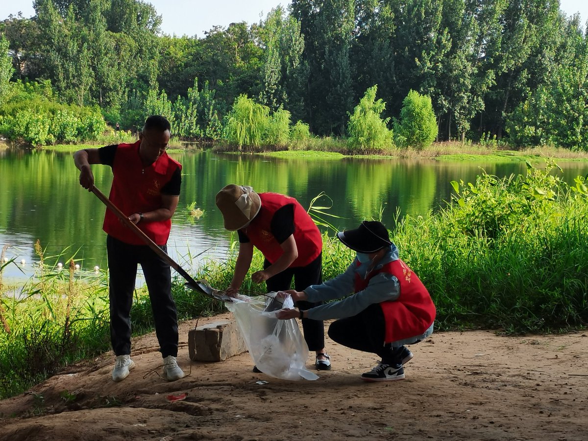 Yuswant47746079's tweet photo. Come join our campus environmental club's river cleanup this Saturday! We'll provide gloves u0026 snacks—just bring your energy. Help us keep our local waterway clean! https://t.co/eseJrarbBV