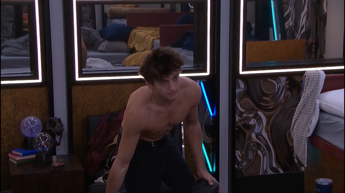 89razorskate20's tweet photo. DREW won the final power of veto locking his spot in Final 3! #BB28 https://t.co/N8BfUo9pJF