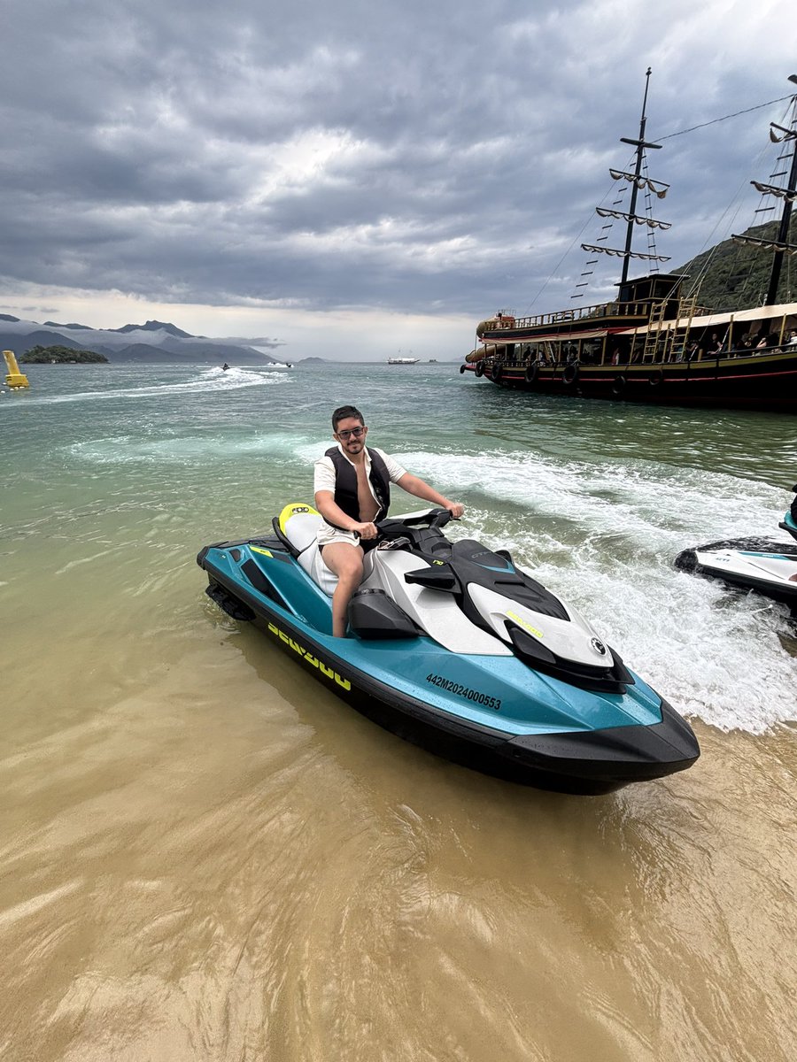 pipocaboaa's tweet photo. Eu que não sei nem dirigir uma moto, já dirigir quadriculo e hoje jetski https://t.co/YgqRtsfNau