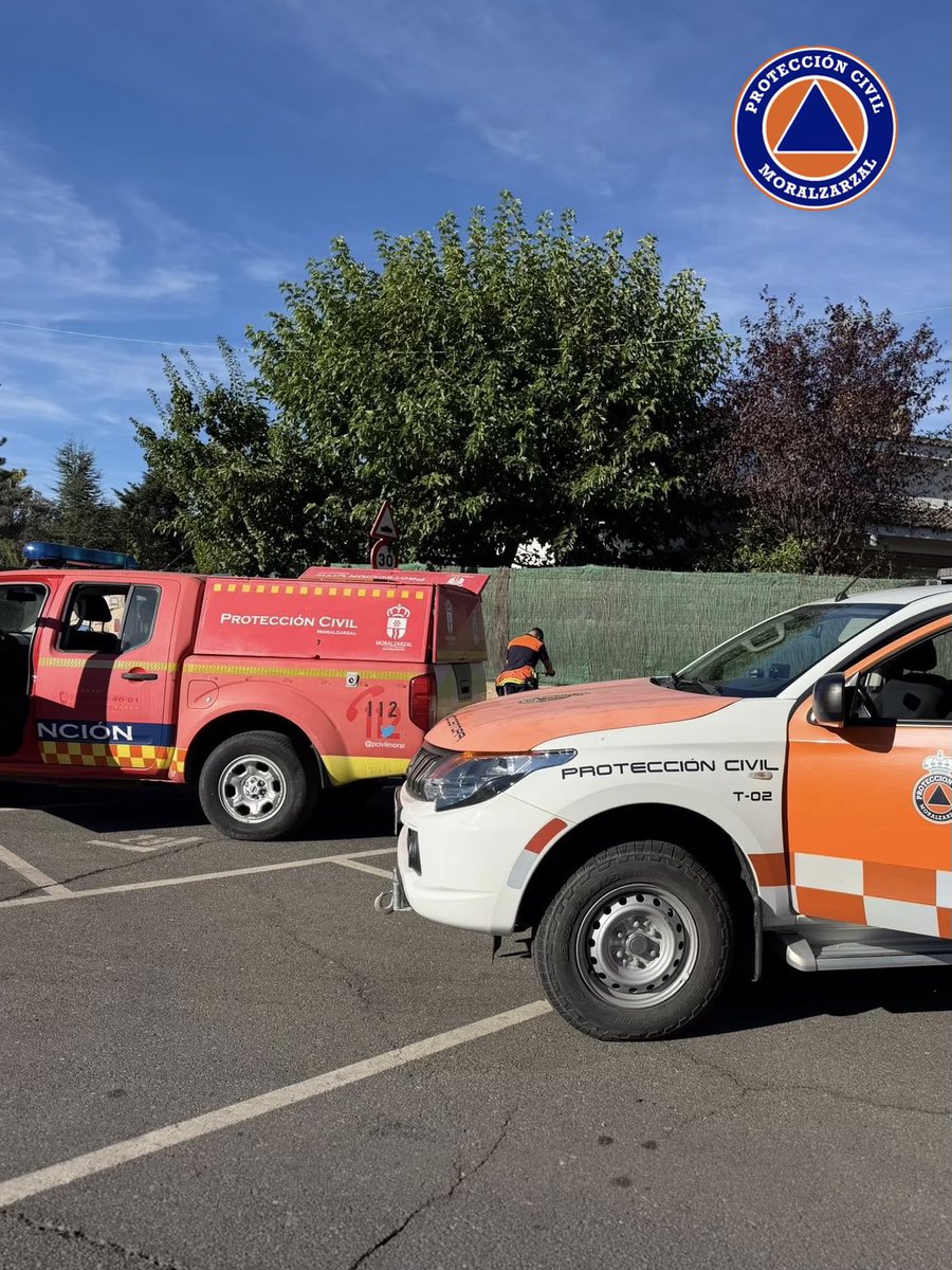 PCivilMoral's tweet photo. Semana de preparativos intensos 🚑🔧 Vehículos revisados, material listo y base preparada para el dispositivo de las #FiestasMoral2026. Nuestros voluntarios, siempre los primeros en llegar y los últimos en irse.

#lasprotescuentan #ProtecciónCivil #Moralzarzal https://t.co/hiDRk38WMy