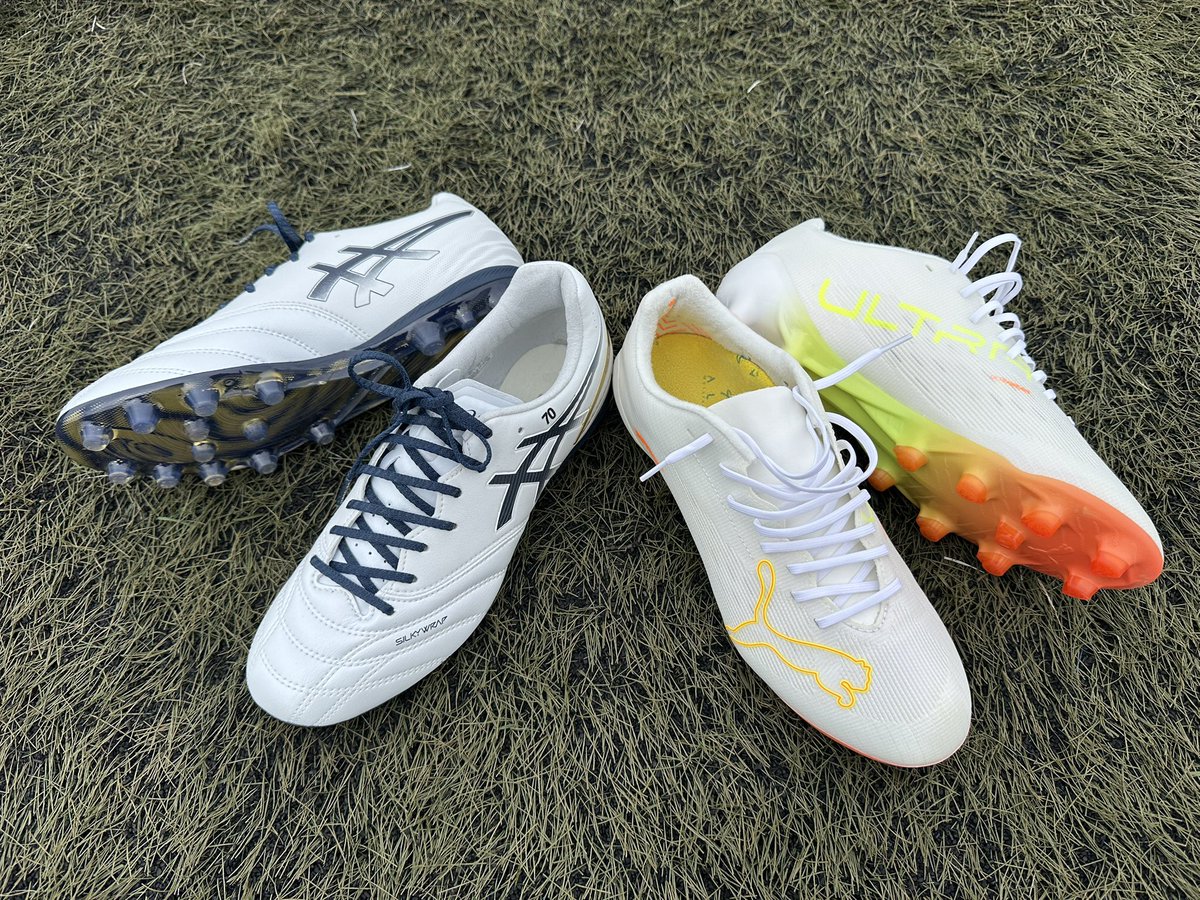 shiocap's tweet photo. 先週と昨日、合同練習に参加
ゲーム形式で合計3ゴール
だいぶ痛んだ人芝で先ずは #PumaUltra Nitroは私の体にはいいなと思いましたがHGは人芝でかなりグリップききました
その後の #asicsDSLight Pro AGは安定感含めやはり私の体には優しい
昨日は #Morelia2 Japan太めのスタッドは痛んだ人芝でもアリ https://t.co/FXsSHetItH