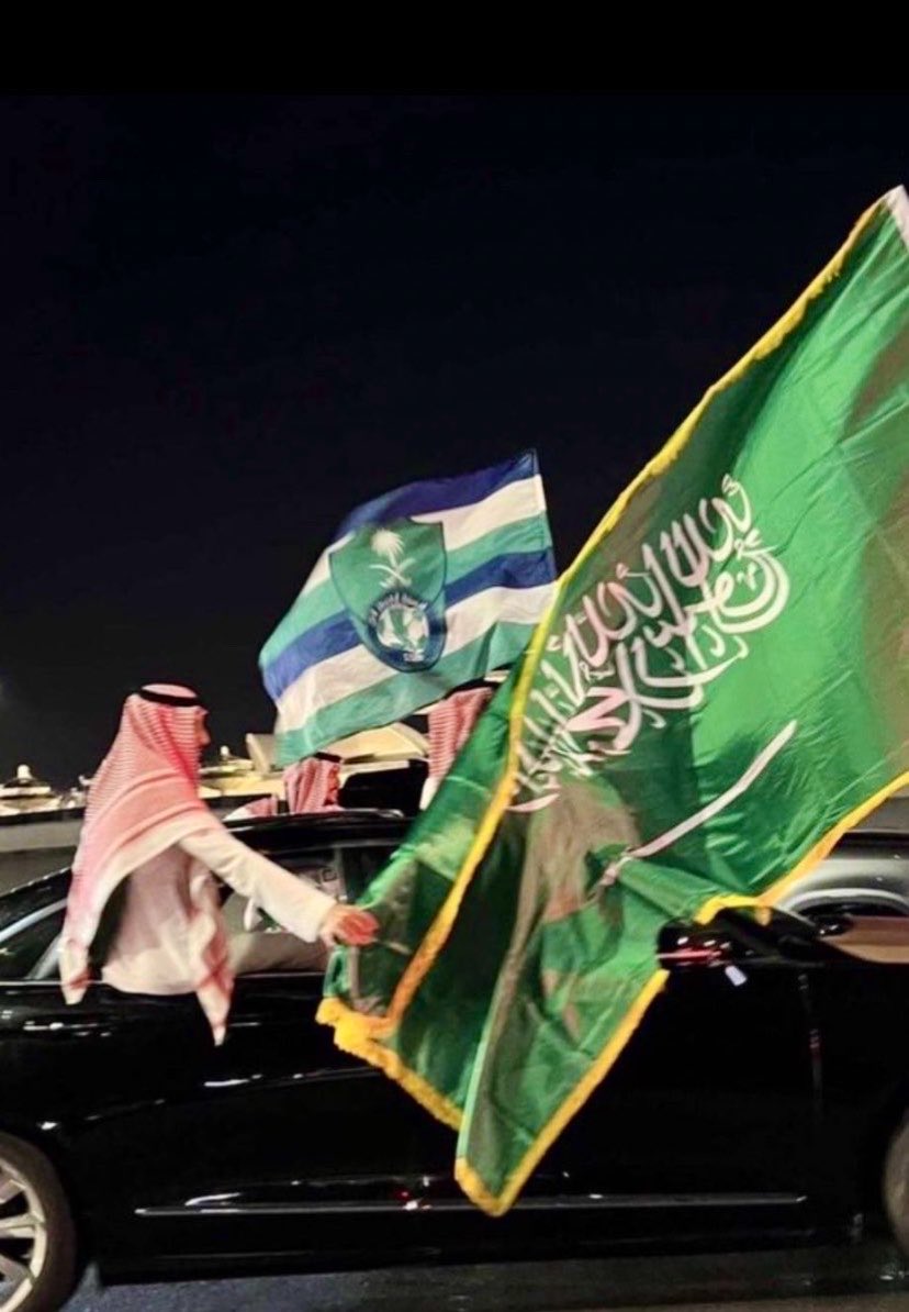 rnte7o's tweet photo. يادولتـي لا صار للحُب 
دولـه💚 https://t.co/EQLXNgZZkI