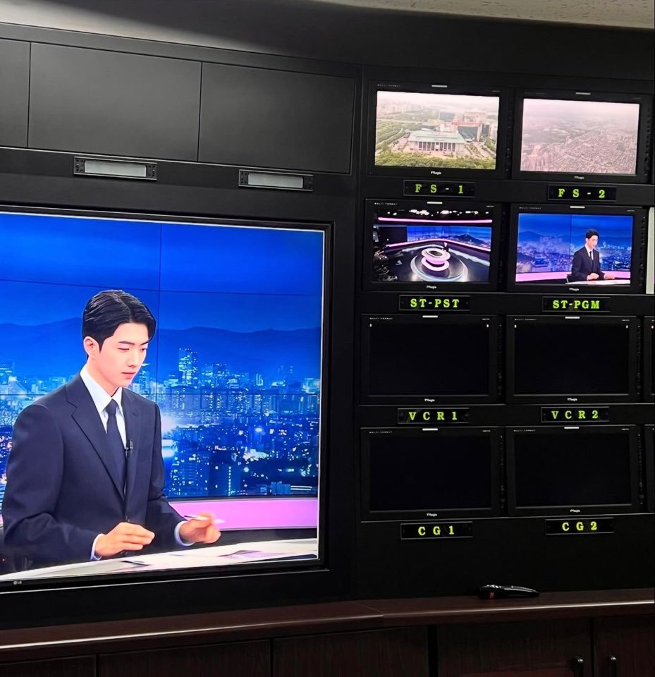 srhoonny's tweet photo. 나의 해리에게 2주년🥹
강주연 아나운서 보고시프다...

#나의해리에게 #강훈 https://t.co/xJUsOZ7mrX
