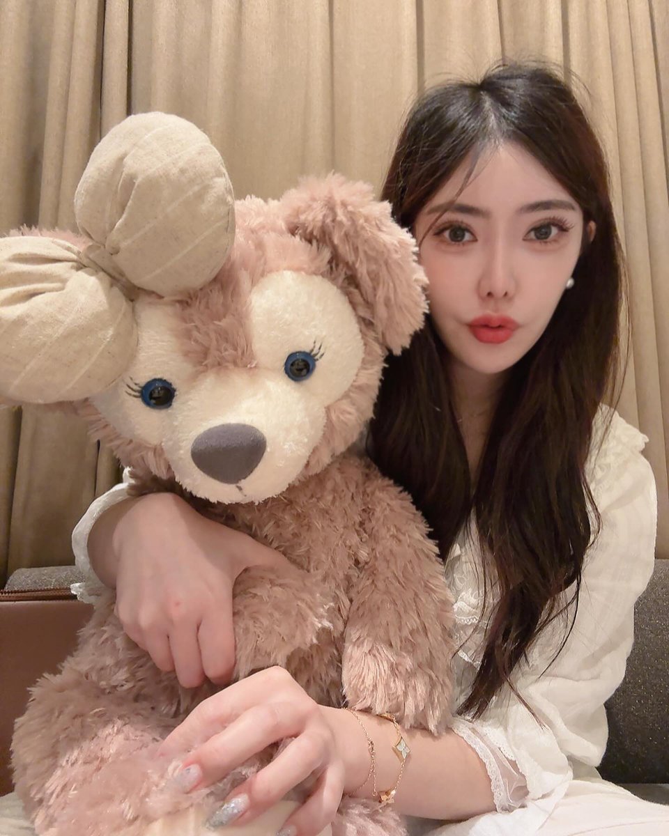 LeeoxMei's tweet photo. How do I find a honest friend and partner💔😔❤️
如何找到一位誠實的朋友和伴侶 💔🙂❤️ https://t.co/btX0WUWQjE
