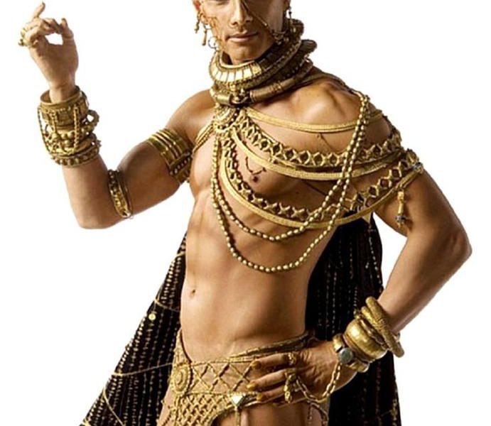 Onizoukouk's tweet photo. @mnlcrg T’as les bijoux à xerxès dans 300 fais pas genre ça t’impacte https://t.co/1DhROT4REc