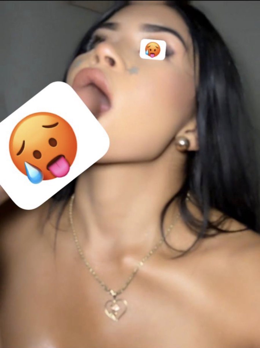 snaxchyy's tweet photo. Get this to 100 likes for full video of my cousin #viral #coloumbian https://t.co/8QHvO8yXYt