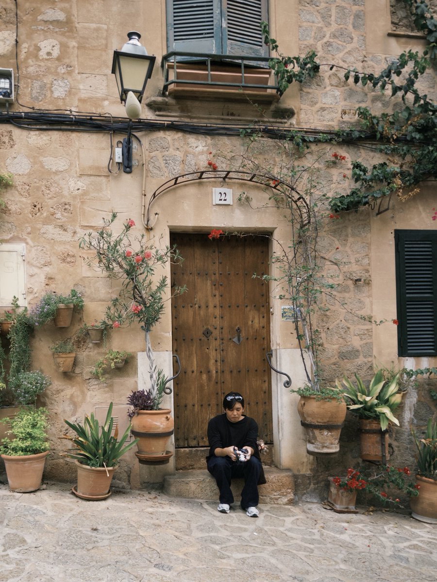 arenbleus's tweet photo. escapadita en pueblos mallorquines con mi novio kang taehyun #real https://t.co/KcvHyWrl1I