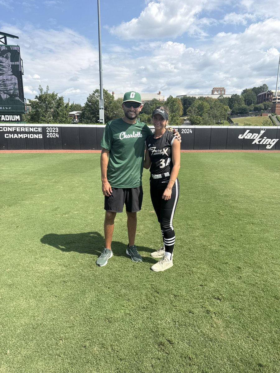 gracefonseca91's tweet photo. Had a great time at the @CharlotteSB camp! Loved working with the coaches and getting to talk with the players! Thank you @cbreault12, @JakeCombs_,@alyssa_bilodeau, and @baileystaylor for a great learning experience! Can’t wait to be back, go Niners! 💚

@FuryXhelton https://t.co/aKYSLdlwzT