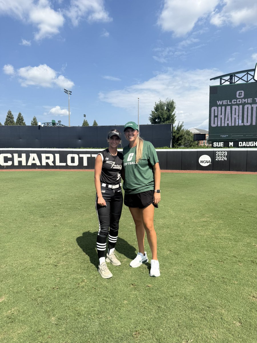 gracefonseca91's tweet photo. Had a great time at the @CharlotteSB camp! Loved working with the coaches and getting to talk with the players! Thank you @cbreault12, @JakeCombs_,@alyssa_bilodeau, and @baileystaylor for a great learning experience! Can’t wait to be back, go Niners! 💚

@FuryXhelton https://t.co/aKYSLdlwzT